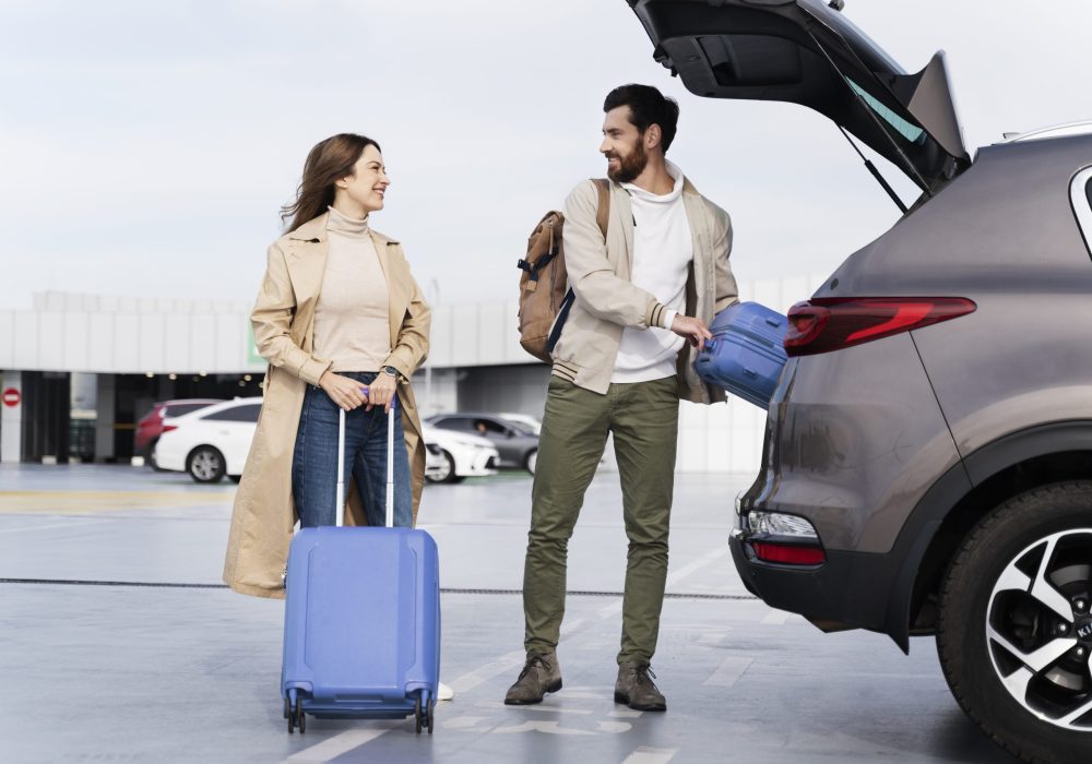 full-shot-people-traveling-together